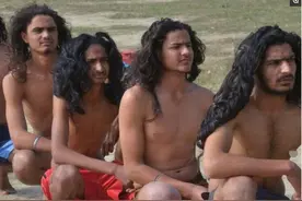 看看印度征兵现场是如何体检的？“尴尬”可谓是无处不在图片