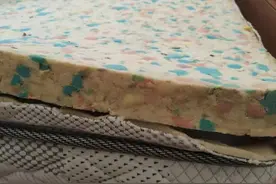 哈尔滨用户网曝宏益床垫使用“黑心棉”！公司称遭恶意抹黑图片