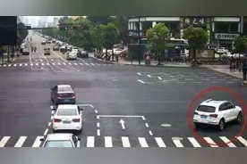 右转不用等红灯，新手司机还被扣6分？交警：科目一是怎么考的图片