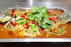 厨师长教你烤鱼的正确做法，香辣过瘾下酒又下饭，你觉得怎么样？视频封面