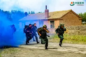 丛林搜索、水中擒拿，看特战队员“魔鬼周”极限训练图片