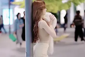 小说：丈夫询问妻子打电话时在干什么，妻子撒娇：是闺蜜挠我痒痒图片