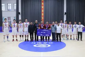 抚顺天湖啤酒队夺得2021辽宁省城市男子篮球联赛季军图片