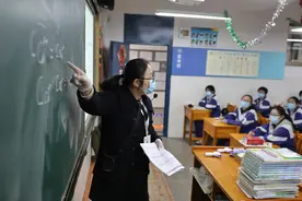 央视网评丨120万年薪招聘顶尖教师，为啥也很难招到人？图片