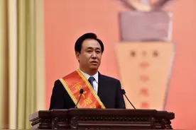 许家印创业记：恒大08年危机，投资女排请来郎平，做了次神仙广告图片