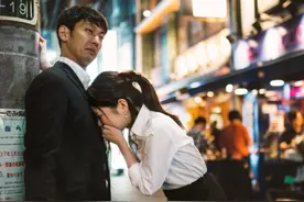 日本的他们穿着光鲜，却经常躺在大街上睡觉，从未有人去干涉图片
