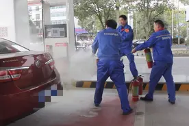 中石化汨罗石油分公司开展“今冬明春”应急预案演练图片