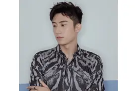 印花衬衣不会穿？这样搭配，男女都可以穿，李易峰这款最有味道图片