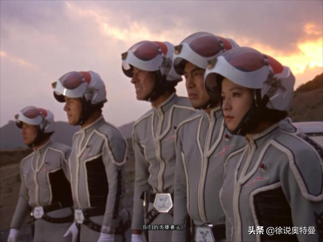 赛文奥特曼被绑在十字架上，要被宇宙人处死，事情很严重