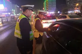 珠海一美女车主酒后叫来代驾小哥，小哥激动地没找到方向盘图片