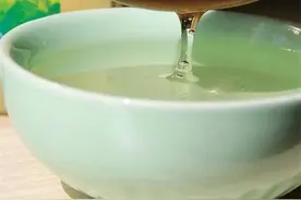 牛奶可以加蜂蜜吗？奶加蜂蜜好不好？图片