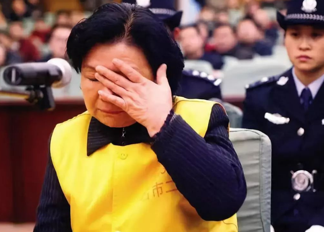 头大不是宝，假冒伪劣奶粉再害人，喂养孩子需细心