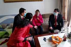 前夫名下的房产要被法院强制执行，郑州这名女子却不愿意搬，最终被强制带离图片