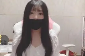 小团团称去三亚很后悔 秀出腿照惊呆水友，观众纷纷表示：脱粉了图片