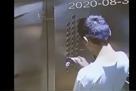 广东一熊孩子用胶水黏合电梯按钮，监控还原事发经过，网友怒了图片