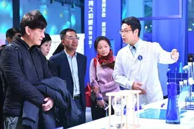 身家2040亿蝉联广州首富，五次成“首善”，累计捐款177亿图片
