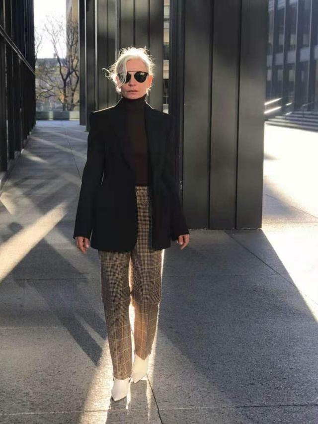 跟55岁奶奶学穿搭,这年秋冬保暖又时尚