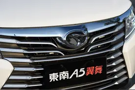 4.99万的轿车，配三菱发动机，四轮独立悬架，适合新手练车图片