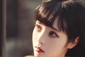 这么漂亮的女生干嘛要纹这么多呢？图片