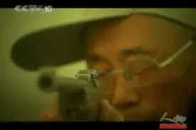 在罗布泊深处，有一座孤零零的墓碑图片