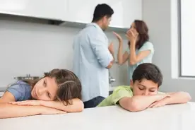 二胎家庭，为何老二比老大难管？这些原因跟父母难逃干系图片