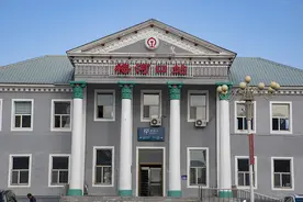 直击：网红“银行小姐姐”代言的“马尔代夫之吉林梅河口分夫”图片