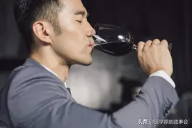 长期喝酒的人，不妨自测一下酒瘾，如果大于六分，提示戒酒很难图片