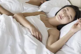 房事被孩子撞见怎么办？高情商的父母的做法，如何巧妙化解尴尬图片