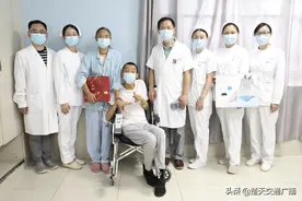 五旬母亲查出甲状腺癌 带着无法生活自理的儿子住院手术图片