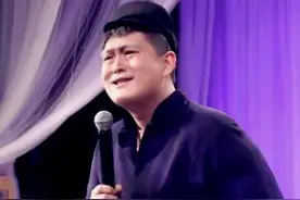 赵本山基因太强大，儿子牛牛模仿老爸一模一样，舞台表演不输妹妹图片