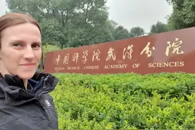 武汉病毒所的外籍科学家，因为说出病毒真相，竟被美国暴力威胁了图片