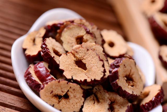 每日懂一味中药——大枣：补气养血，镇定安神