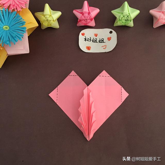 实用折纸：心与叶结合的折纸书签，很美