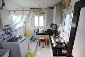 上海6口之家挤38㎡百年古宅，厕所里吃喝拉撒，爆改成12室豪宅图片