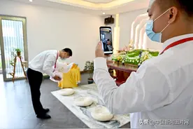 清明将至 广西南宁推“代客祭扫”服务图片