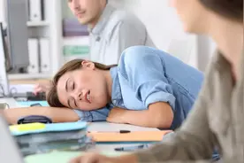 俄罗斯打工人：每天上8小时班，太累了图片