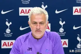 转眼间，穆帅已经变成了白发苍苍，满脸斑白的胡须。精神依然抖擞图片