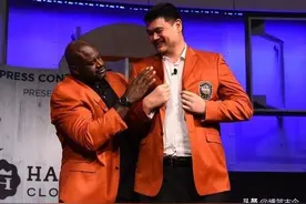 夸张的NBA球员身材：奥胖吃鸡腿似薯条，犀牛在姚明身边像大狗图片