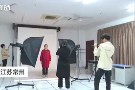 你笑起来真好看！常州青年学子“扮美”宿管阿姨图片
