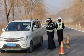 交警不是见车就拦，有几种私家车要注意，见一辆拦一辆图片