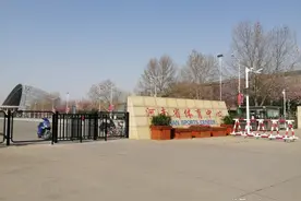 河南省体育中心，疫情期间少有的清静图片