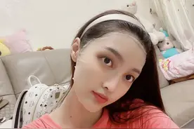 聚美涵熙：女生长青春痘的年龄段是多大图片