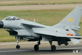 歼10演习后被摸清弱点，王牌飞行员屡次将其击败，专家深刻反思图片