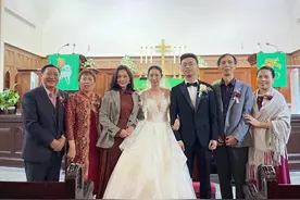 史可现身侄子婚礼，皮肤白皙气场强，富豪丈夫混血儿子远程送祝福图片