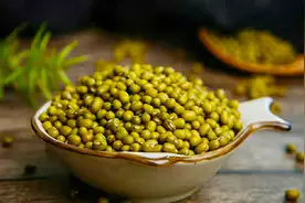 煮绿豆汤，最忌浸泡和直接下锅煮，牢记这2点，绿豆汤好喝不发红图片