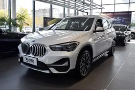 四缸2.0T油耗6.8L，大空间带四驱入门低价豪华SUV，带你看宝马X1图片