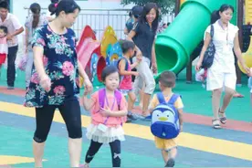 幼儿园或将6点放学，孩子接送问题得以解决？家长：新问题更发愁图片