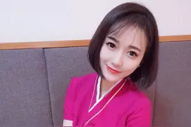清纯的短发空姐颜值简直太美 ​​​图片