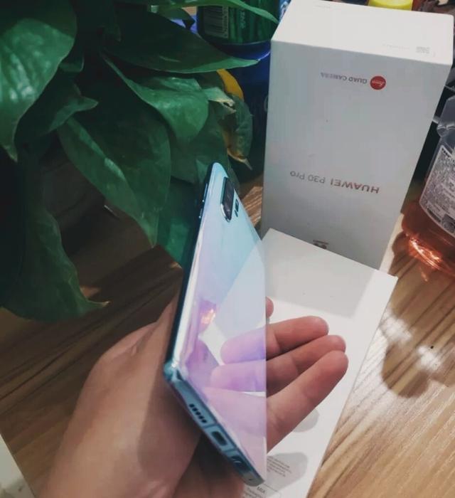 差价几百，买Mate20Pro还是P30Pro？店老板一针见血的回答很中听