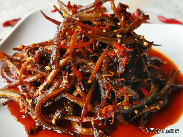 教你自己在家做香辣小鱼干，麻辣过瘾，一口一个，好吃到停不下来